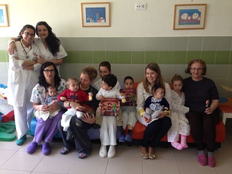 Los niños ingresados en el Hospital de Don Benito celebran el Día del Libro