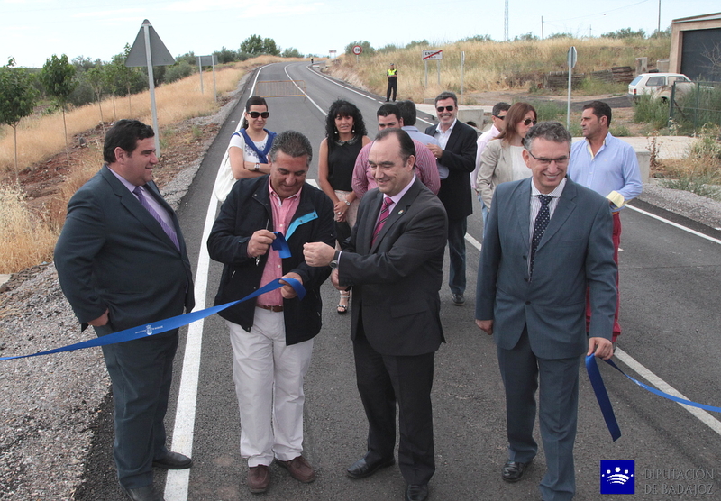 La Diputación culmina las obras de ensanche y refuerzo de la BA-055 que une Corte de Peleas con Torre de Miguel Sesmero por Entrín Bajo