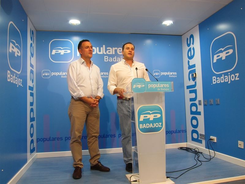 El PP asegura que el alcalde de Esparragosa de Lares quiere 