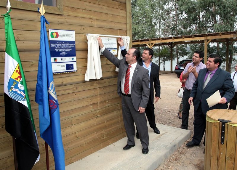 La Diputación inaugura y cede las nuevas infraestructuras turísticas construidas en el embarcadero de Cheles