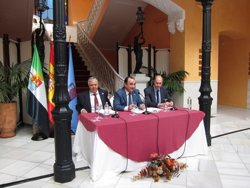 Diputación de Badajoz contempla 124.350.000 euros en los presupuestos para 2015, un 1,06% más que en 2014