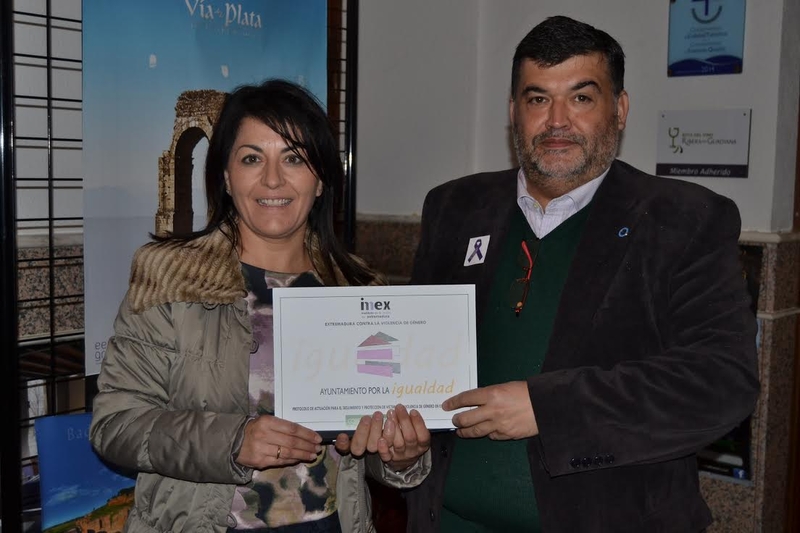 Los Santos de Maimona reconocido por el Gobierno de Extremadura por firmar el protocolo de actuacción contra la violencia hacia las mujeres 