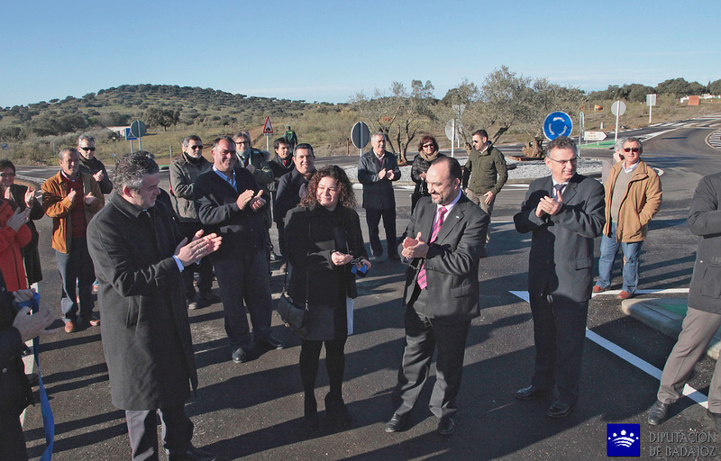 La Diputación de Badajoz mejora la seguridad en la intersección entre las carreteras BA-135 y BA-073 con una glorieta
