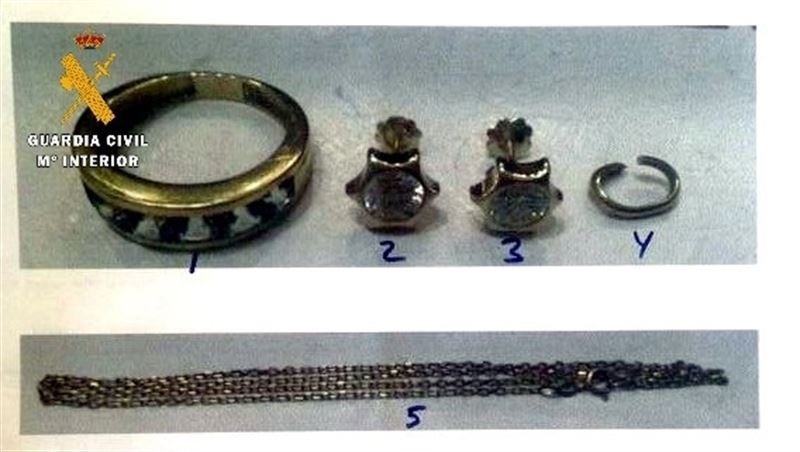 Dos detenidos por el hurto de joyas al descuido en una joyería de Talavera y tres domicilios de Almendralejo