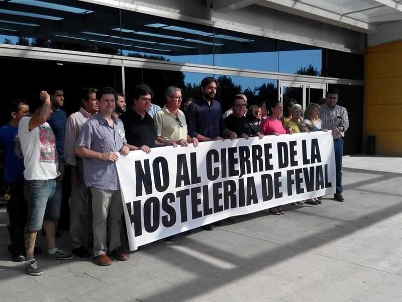Trabajadores de la Feval de Don Benito protestan por el ''cierre'' del servicio de hostelería en la entidad