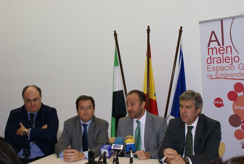 La Cámara de Comercio de Badajoz y la Fundación Incyde colaborarán en la realización de Programas de Formación