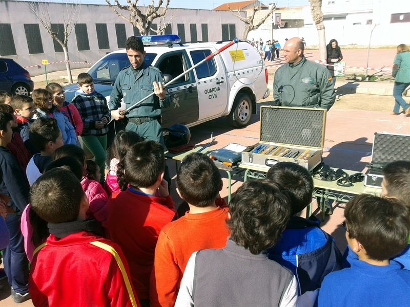 La Guardia Civil continúa en Novelda su campaña anual de visitas a centros docentes