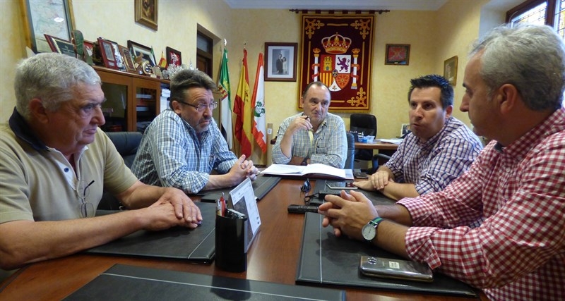 Alcaldes de la Campiña Sur (Badajoz) y del Alto Guadiato (Córdoba) se unen para reivindicar la autovía A-81