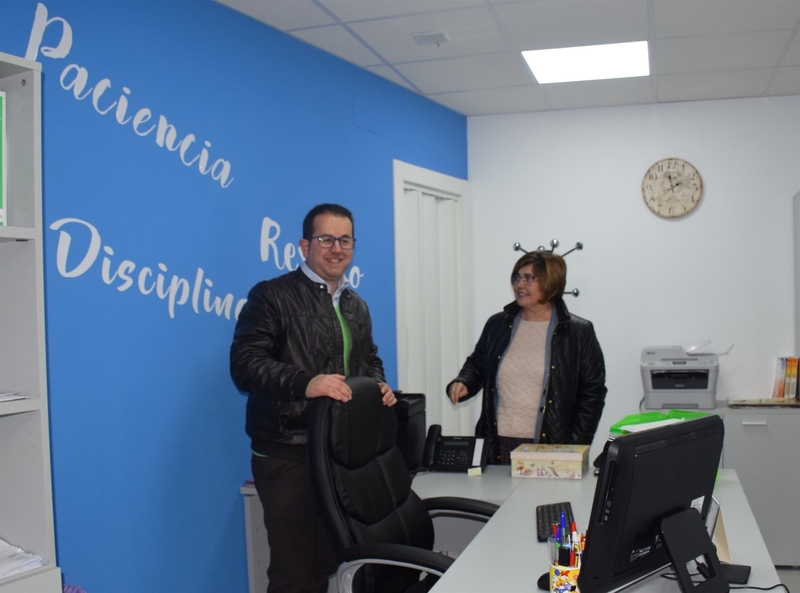 La Diputación de Cáceres invierte 10.000 euros en mejorar la accesibilidad del ayuntamiento de Navalvillar de Ibor