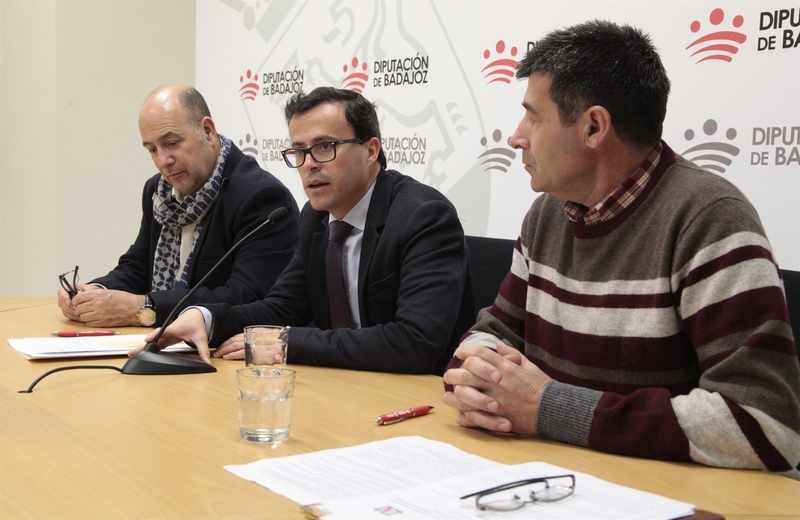 La Diputación de Badajoz destina 75.000 euros a la renovación del convenio con la Asociación Extremeña de Artesanos