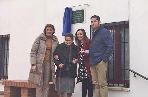 Entrín Bajo rinde honor a la mujer dedicándole una plaza