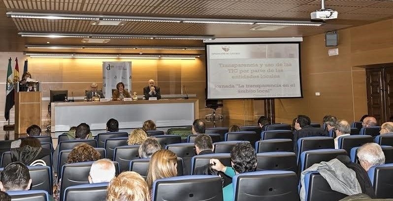 Las entidades locales de la provincia de Cáceres asisten a una jornada relacionada con la transparencia y las TIC