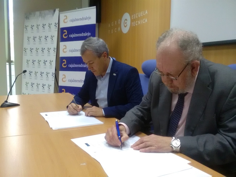 Feval y Cajalmendralejo renuevan el convenio de patrocinio de Agroexpo hasta 2021