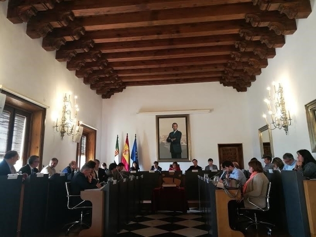 La Diputación de Cáceres llevará la dotación de fibra óptica a todos los ayuntamientos de la provincia