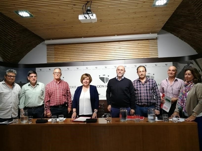  La Diputación de Cáceres y sindicatos firman un 'Pacto social y laboral' para formar y motivar a los trabajadores