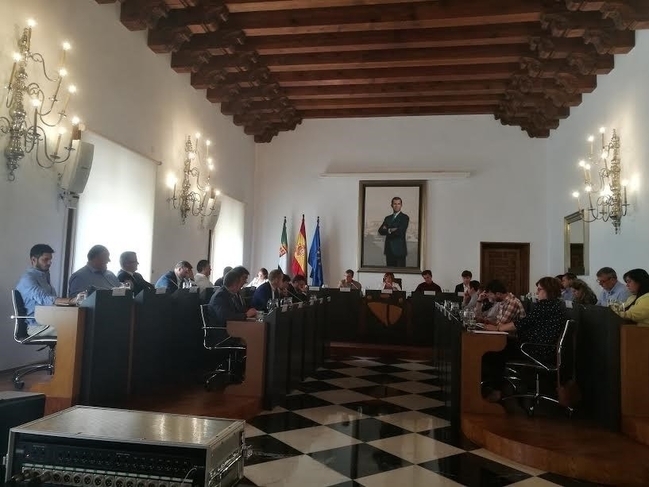 La Diputación de Cáceres aprueba más de 10,7 millones de euros destinados a carreteras provinciales hasta 2019