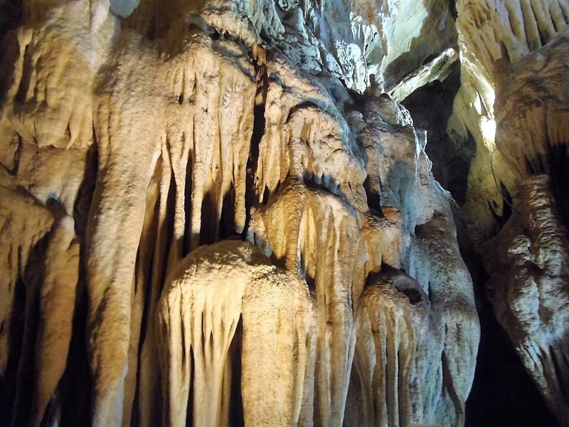 Las Cuevas de Fuentes de León, elegidas para unas jornadas sobre turismo de naturaleza que se desarrollarán este viernes