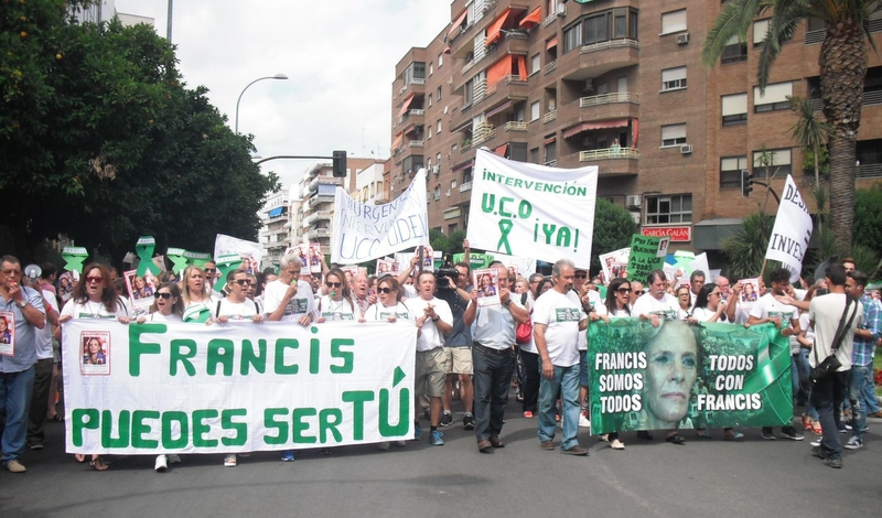 Más de 500 personas en Badajoz exigen la intervención de la UCO para encontrar a Francisca Cadenas