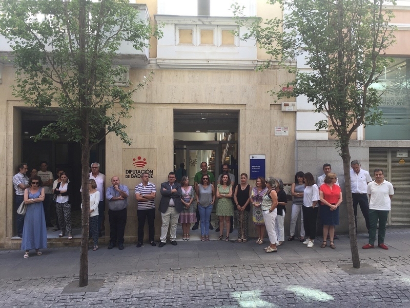 Diputación de Badajoz guarda un minuto de silencio en recuerdo de Miguel Ángel Blanco y todas las víctimas terroristas