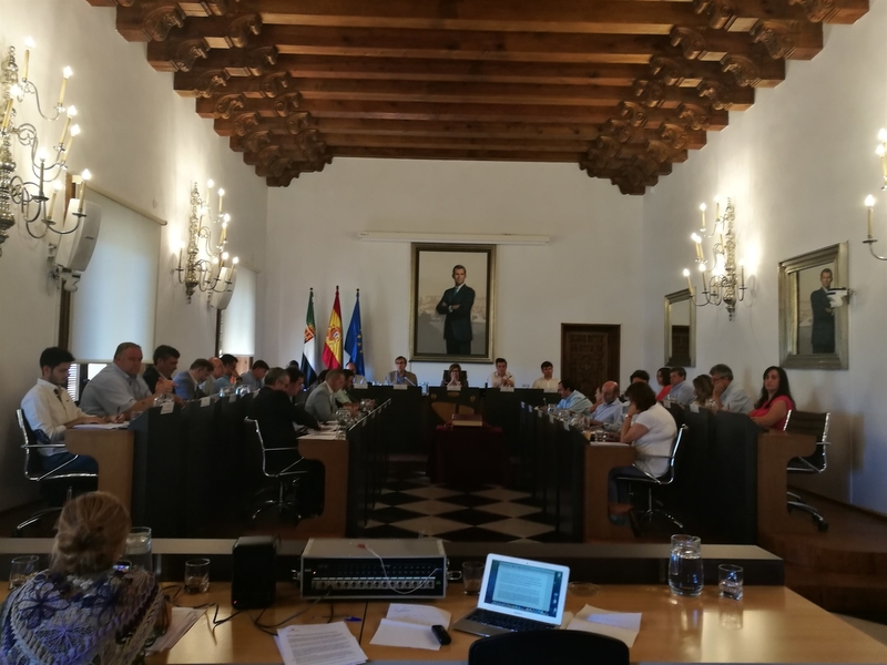 La Diputación de Cáceres aprueba más de 1,3 millones de euros para obras en los municipios de la provincia