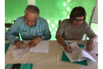 Cordero firma un protocolo de colaboración entre FELCODE y la Federación Dominicana de Distritos Municipales