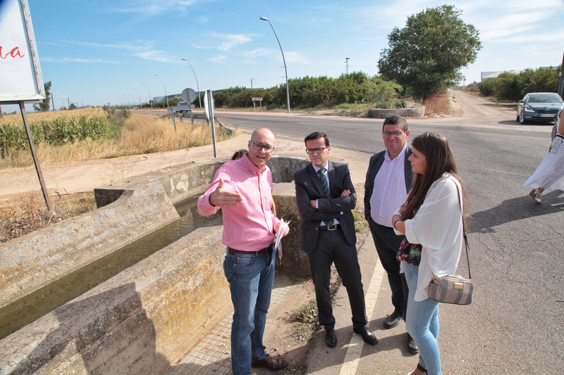 La Diputación participará en el soterramiento del canal de riego del Paseo Manuel Domínguez Ruiz en Valdelacalzada