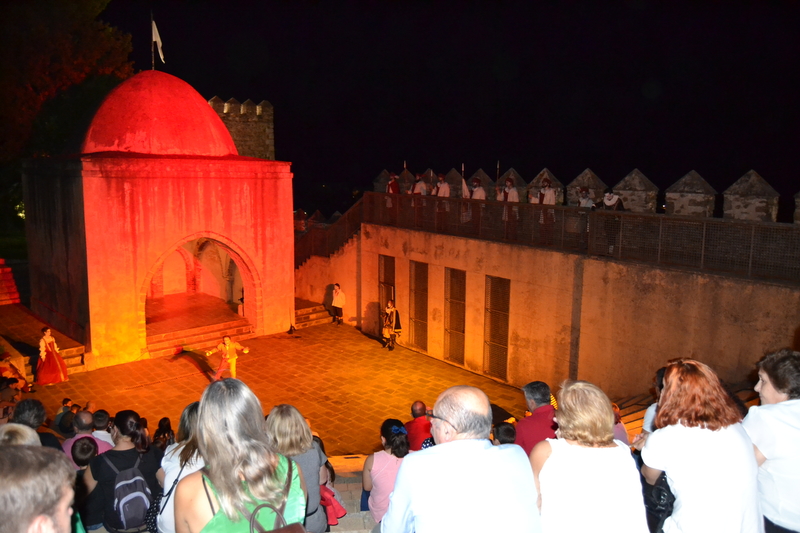 La primera 'Noche en Blanco' de Jerez de los Caballeros reúne a cientos de personas en las diversas actividades