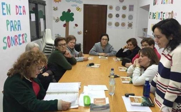 La Diputación de Badajoz impulsa nuevos clubes de lectura fácil en cuatro municipios
