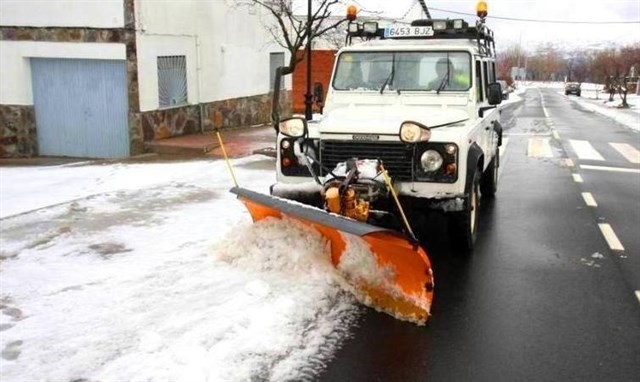 Rosario Cordero destaca el trabajo realizado para mantener limpias de nieve las carreteras de la provincia de Cáceres