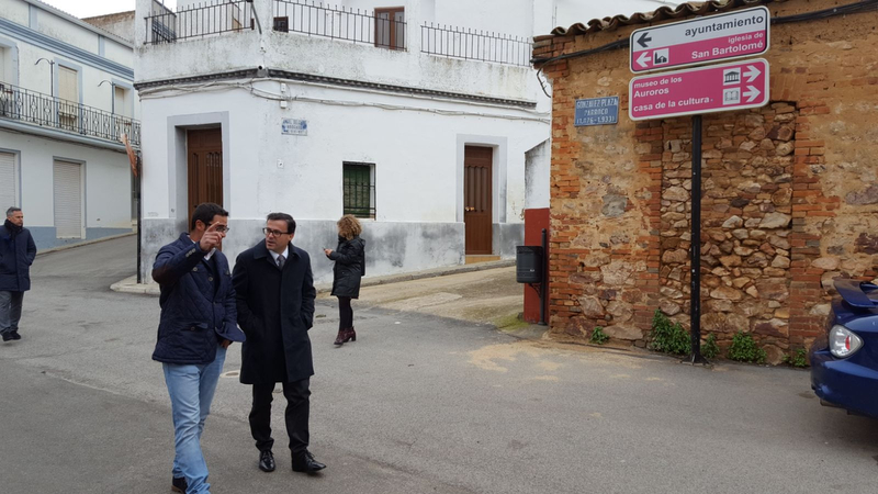 Miguel Ángel Gallardo visita la localidad de Zarza Capilla