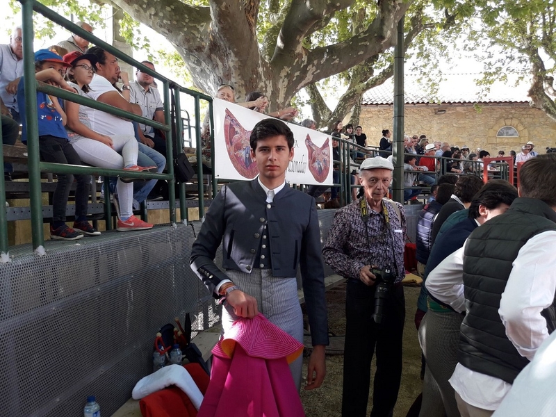 Alejandro Rivero, alumno de la Escuela Taurina de la Diputación, ganador del Bolsín Métropole de Nimes