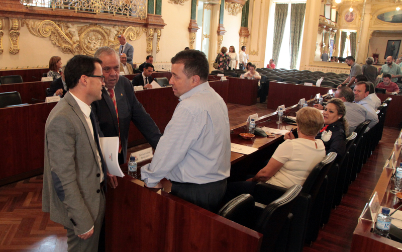 El pleno extraordinario de la Diputación de Badajoz aprueba cinco planes de inversión para la provincia 