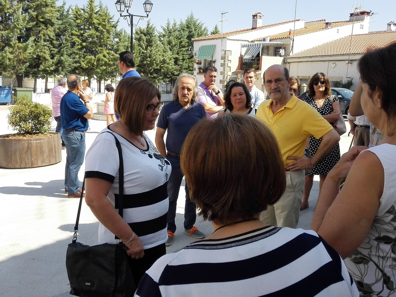Vecinos y vecinas de Torremocha agradecen a la Diputación las obras de la Plaza del Palacio
