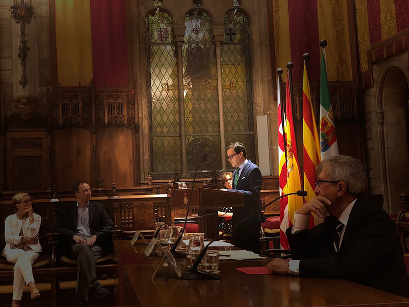 Gallardo pronuncia en Barcelona la conferencia con la que los emigrantes extremeños conmemoran el Día de Extremadura