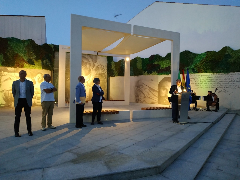 Monesterio inaugura una nueva plaza dedicada a Eduardo Naranjo