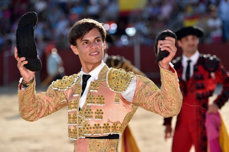 El alumno de la Escuela Taurina de Badajoz, Carlos Domínguez, vencedor del certamen de novilladas sin caballos en Hoyo de Pinares