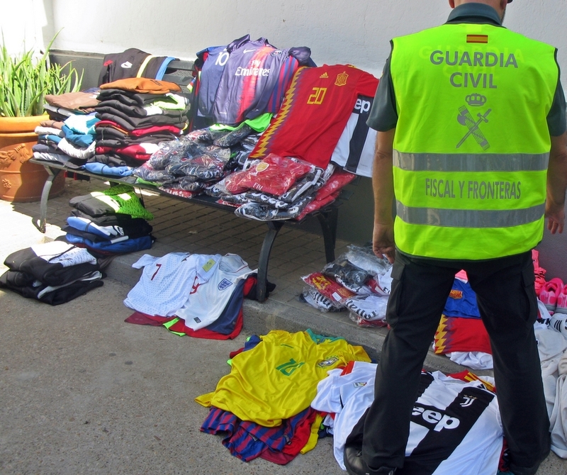 La Guardia Civil intervino medio millar de artículos falsificados en el recinto de la Feria Internacional Ganadera de Zafra