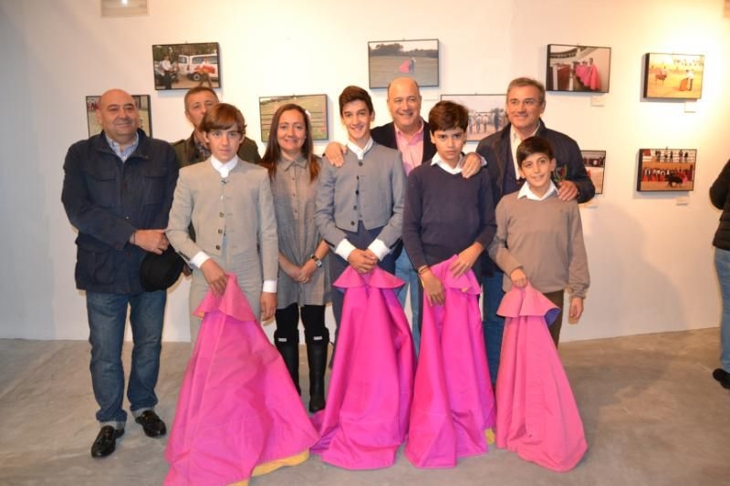 Inaugurada en Jerez la exposición de fotografías del 20 aniversario de la Escuela de Tauromaquia de la Diputación
