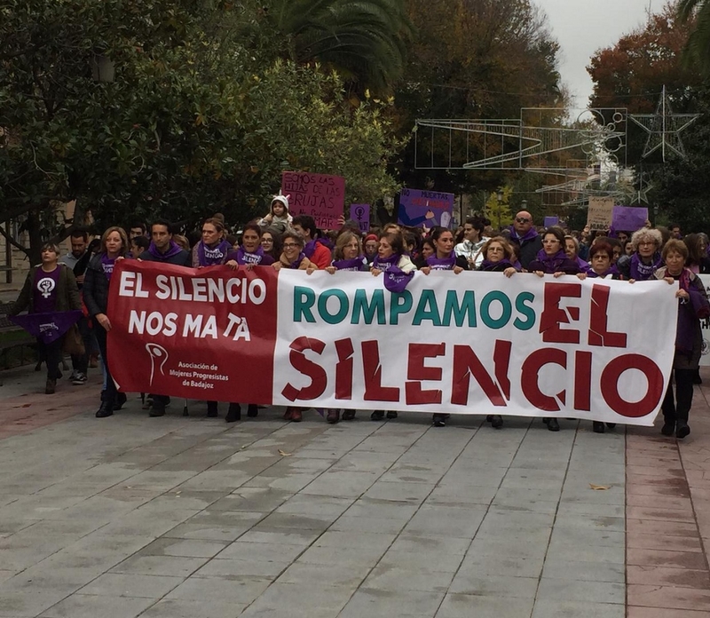 Ricardo Cabezas asiste a la manifestación contra la Violencia de Género