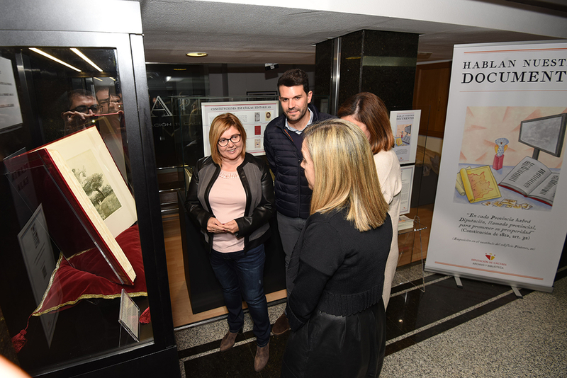 El programa de la Diputación ''Hablan nuestros documentos'' se inaugura con la exposición de seis Constituciones históricas