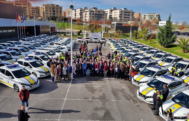 La Diputación de Badajoz entrega los primeros vehículos 100% eléctricos del Plan MOVEM