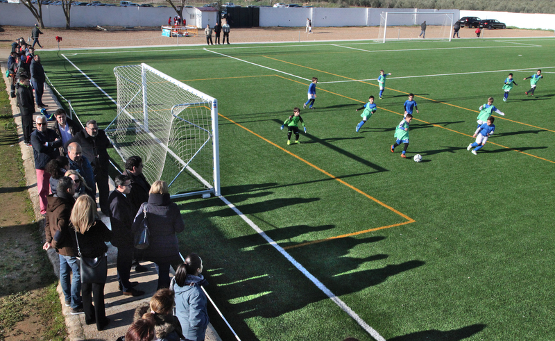 La Albuera inaugura el césped artificial de su campo de fútbol Los Badenes