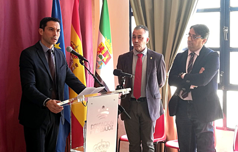 El diputado provincial Manuel Borrego visita la Residencia de Mayores de Siruela