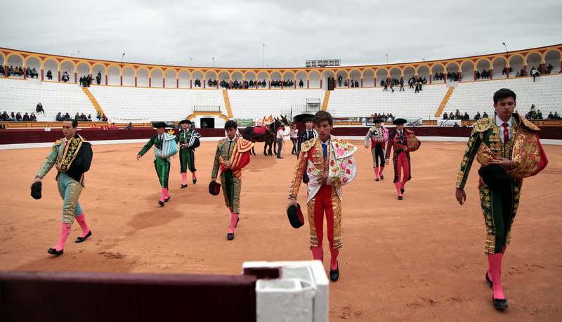 La Feria del Toro de Olivenza ofreció ayer una clase práctica con alumnos de la Escuela Taurina de la Diputación