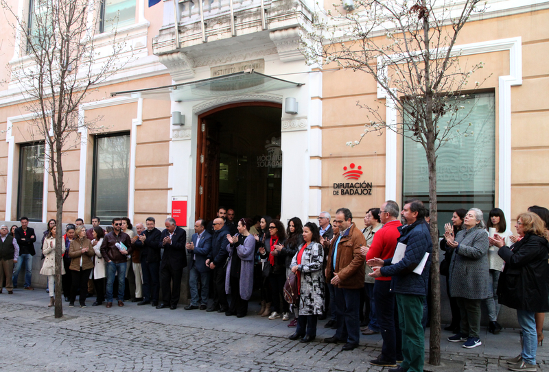La Diputación de Badajoz se suma al aniversario del 11-M con un minuto de silencio