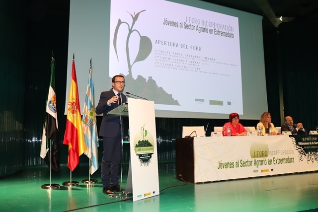 Villanueva de la Serena debate sobre la incorporación de jóvenes al sector agrario en Extremadura