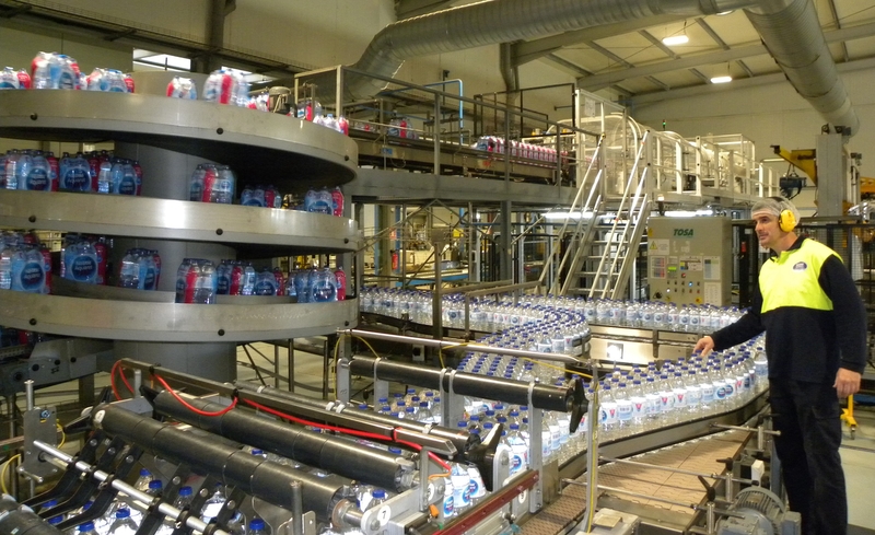 La planta embotelladora de Nestlé en Herrera del Duque, modelo de gestión sostenible del agua