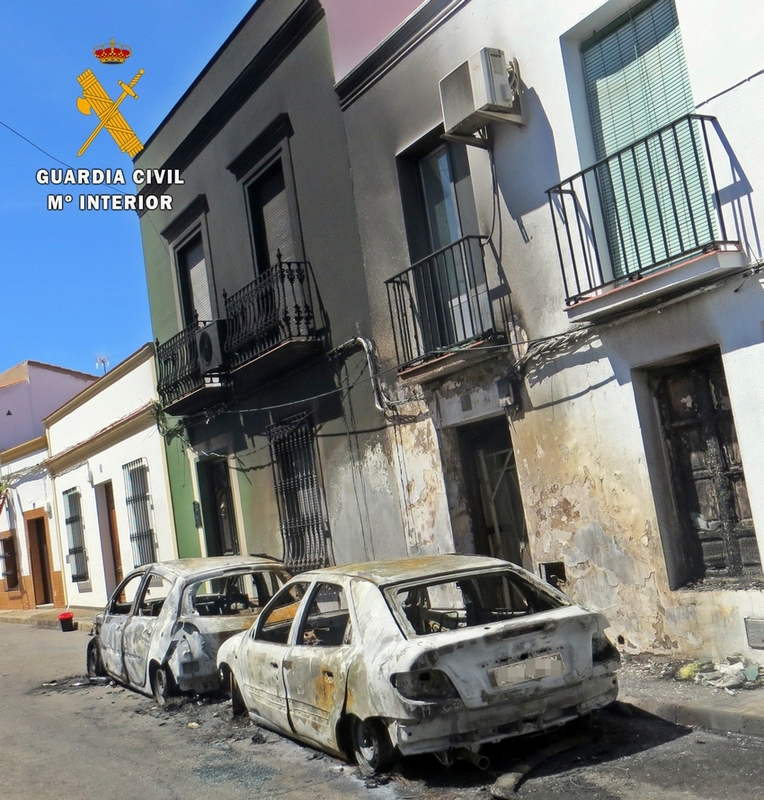La Guardia Civil detiene al autor del  incendio de dos vehículos en la localidad de Fuente del Maestre