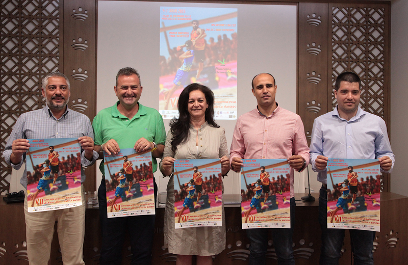 En el VII Extremadura Open de Balonmano Playa compiten 66 equipos en todas las categorías