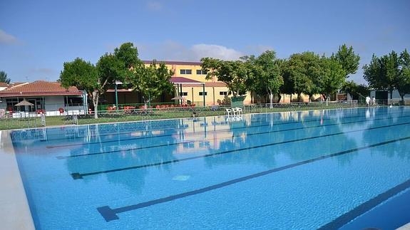 El PP de Puebla de Sancho Pérez piden explicaciones por las pérdidas de agua de la piscina municipal